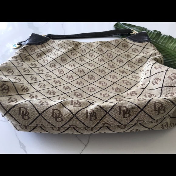 Dooney & Bourke Large Shoulder Bag - Picture 5 of 8
